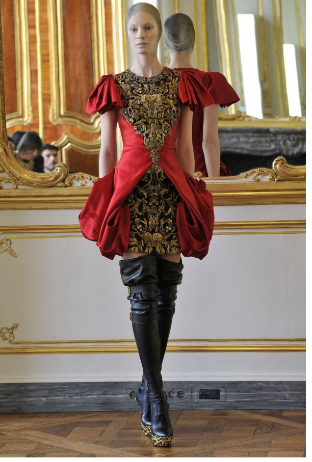 fashion-model-in-mcqueen.jpg