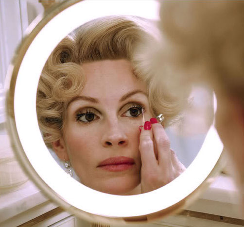 julia-roberts-safety-pin.jpg