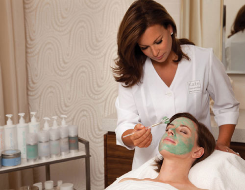 kate-performing-facial.jpg