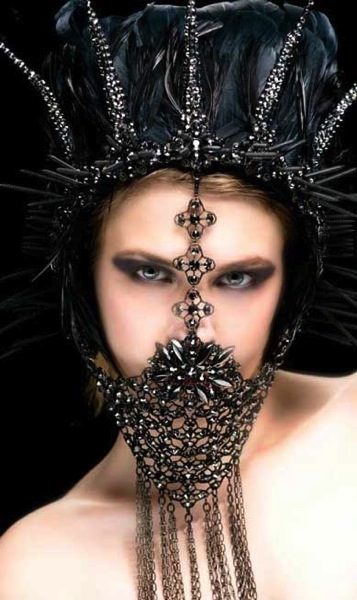 feathered-mask2.jpg Feathered mask2