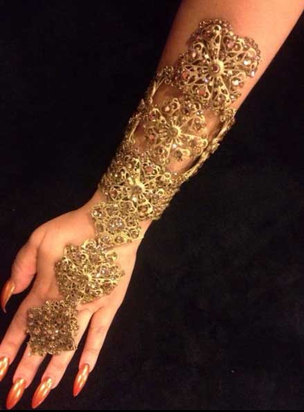 gold-exaggerated-bracelet.jpg Gold exaggerated bracelet