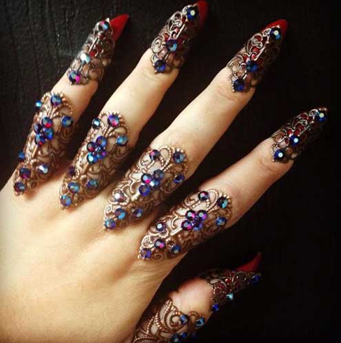 knuckle-rings-and-fingernail-armor.jpg Knuckle rings and fingernail armor