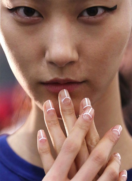 white-lines-manicure.jpg White lines manicure